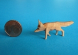 Fuchs schleichend farbig