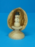 Miniatur in Walnuss, Schneemann